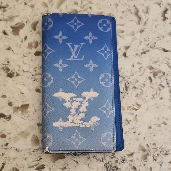Louis Vuitton RARE Gradient Blue Monogram Wallet/Passport Holder - Picture 1 of 15